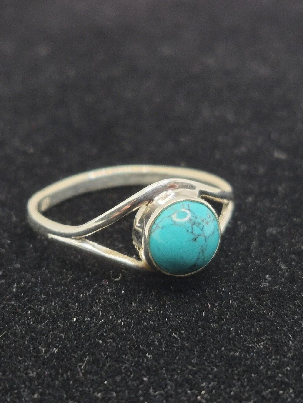 .925 Sterling Silver Elegant Women's Circular Design Turquoise Ring